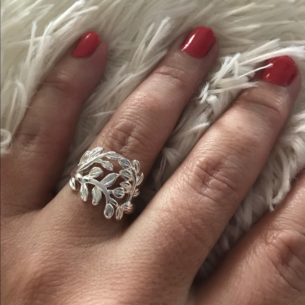 NEW Silver Plated Fashion Leaves Design Ring Sz 7
